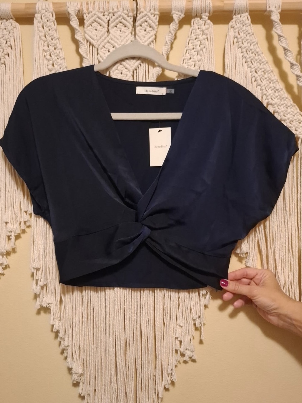 Front Knotted short sleeve crop top size small